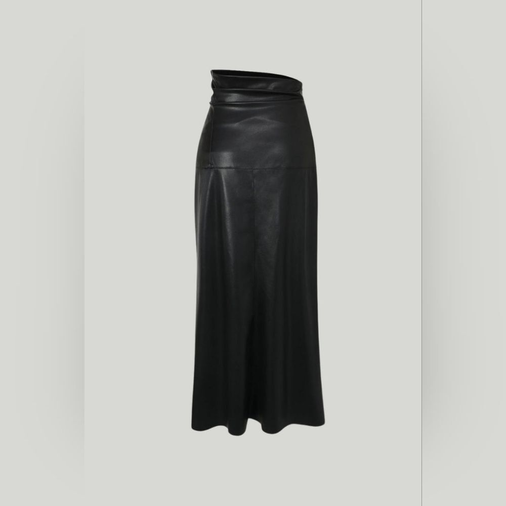 Chic Black Midi Skirt - Picture 3 of 13